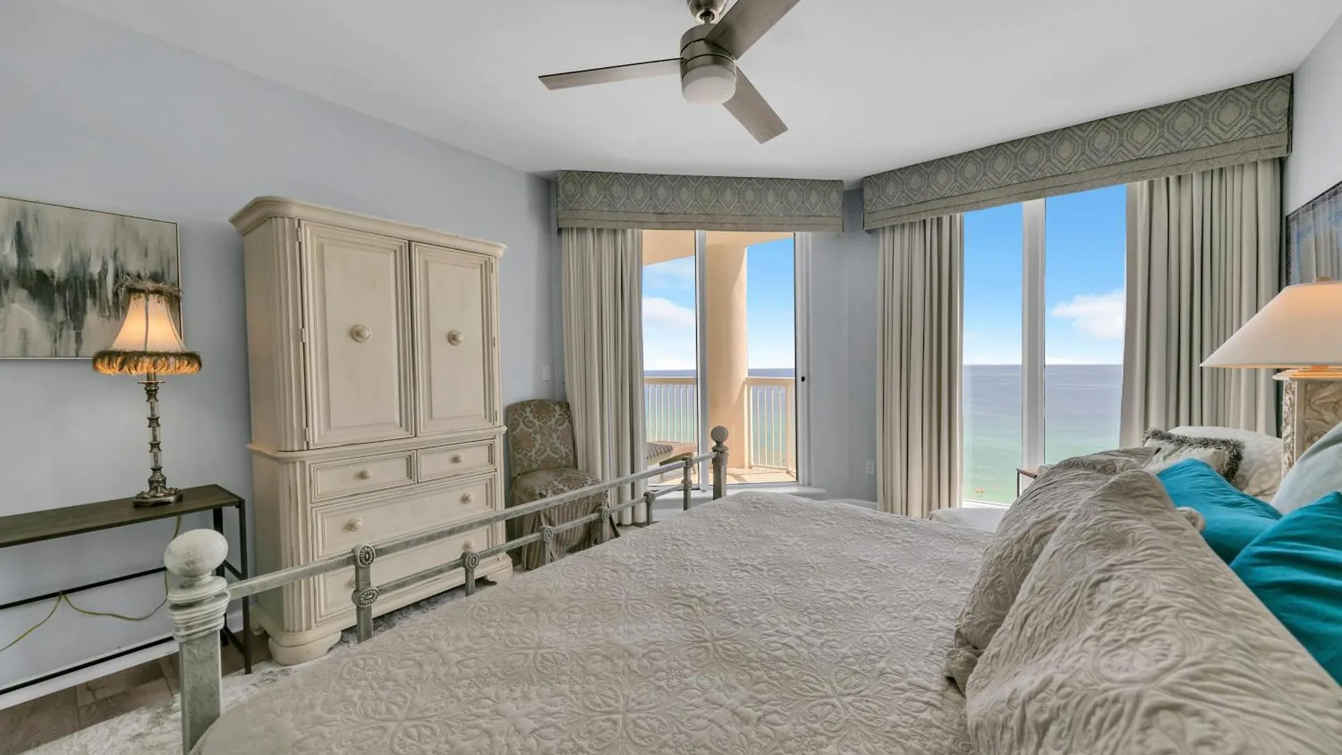 Silver Beach Towers 1003E Gulf Front Sleeps 8 Destin Holiday home