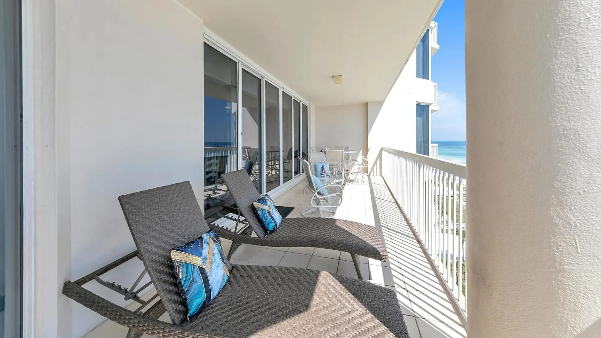 Silver Beach Towers 1003E Gulf Front Sleeps 8 Destin