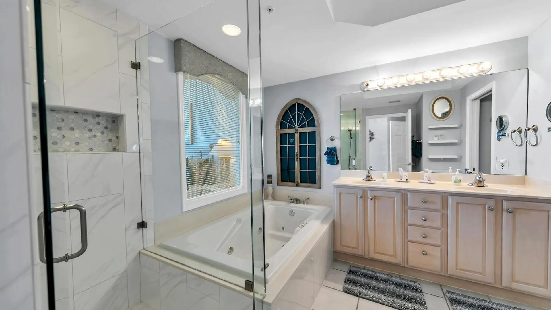 Holiday home Silver Beach Towers 1003E Gulf Front Sleeps 8 Destin