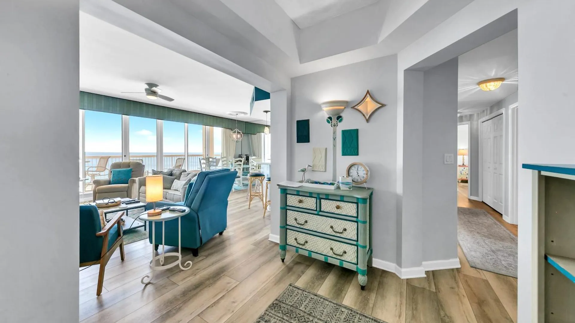 Silver Beach Towers 1003E Gulf Front Sleeps 8 Destin Holiday home
